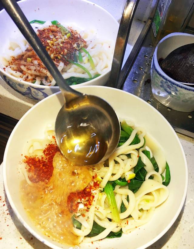 白鹿原油泼面怎么做(白鹿原油泼面怎么做才好吃)
